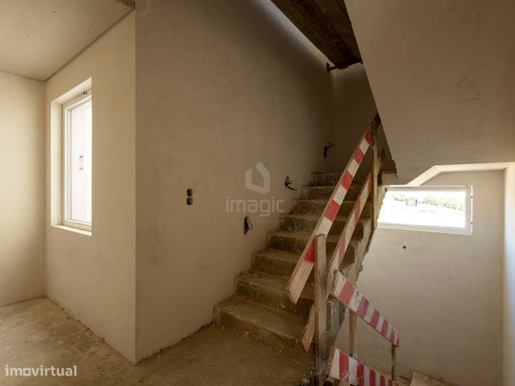 Moradia T4 nova com piscina e de Design moderno, em Mafra.-15