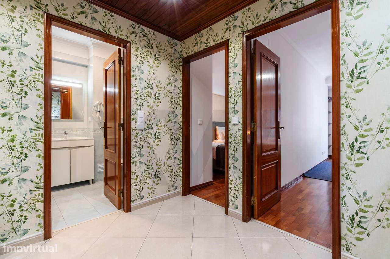 T2 na Rua Morais Soares | c/ Garagem e Elevador-13