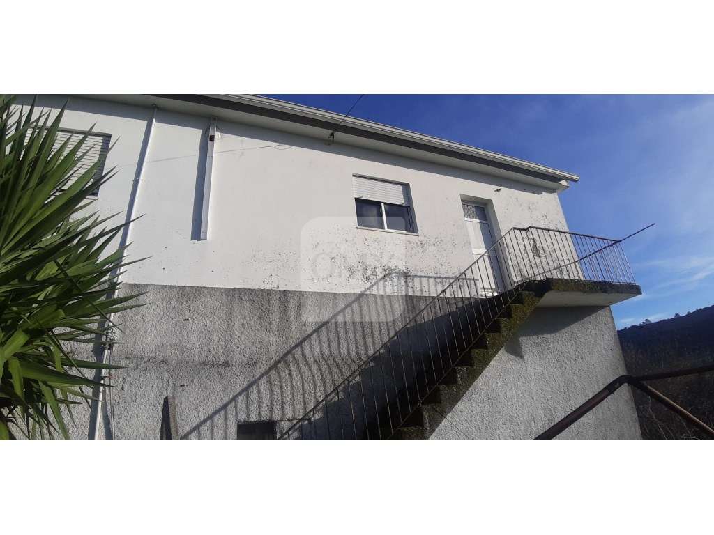 Moradia T3 Geminada Implantada em Terreno de 588 m2 em Bujões, Vila... - Grande imagem: 3/13