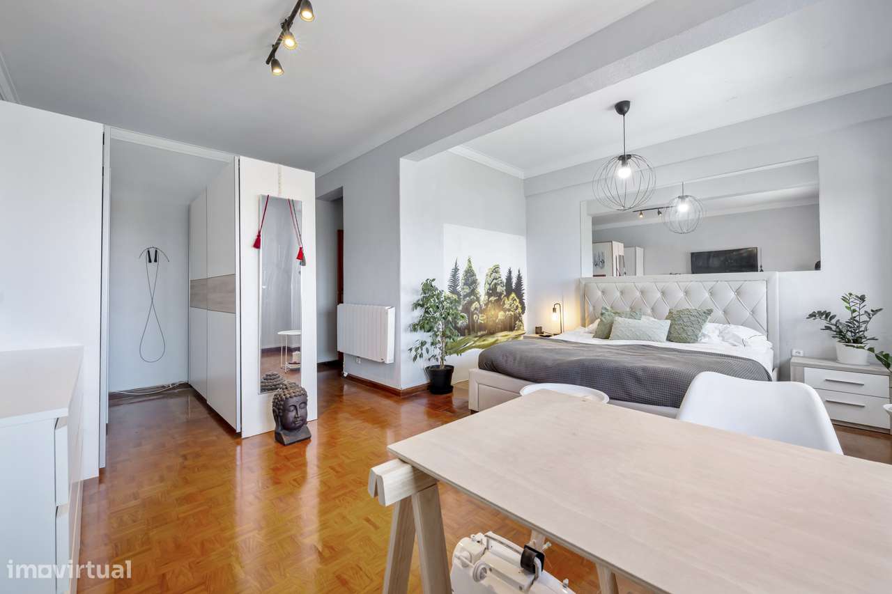 Apartamento T3 Transformado em T2 com Vista sobre o Rio Tejo-15