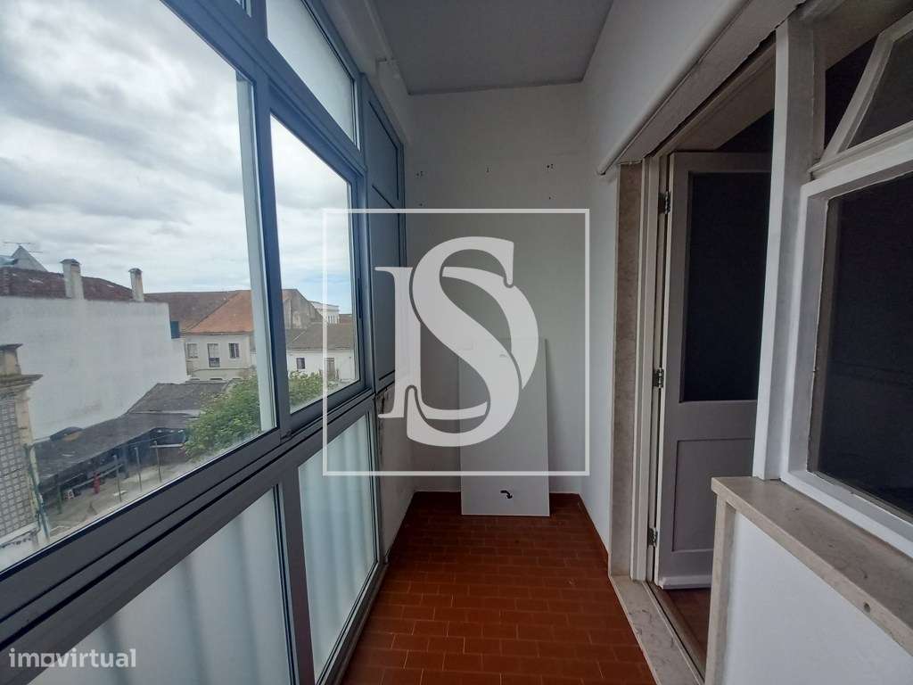 Apartamento T2 Remodelado no Coração do Montijo-19