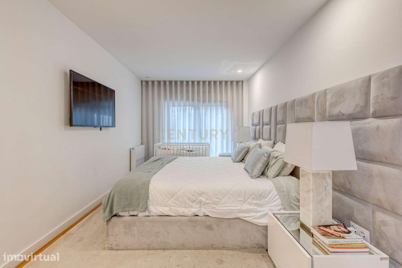 T3 Renovado com Terraço a 200m da Praia de Lavadores-18