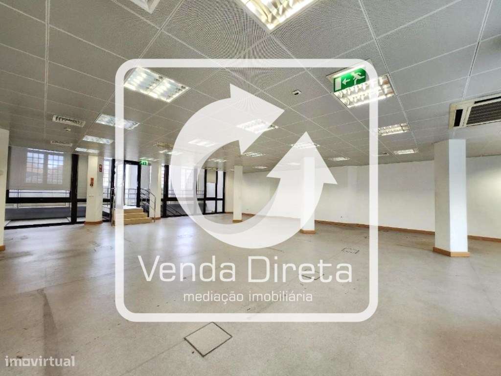 Prédio em propriedade total, destinado a comércio e serviços. IMOVE... - Grande imagem: 2/24