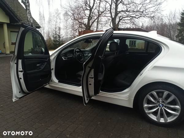 BMW Seria 5 520d xDrive - 11