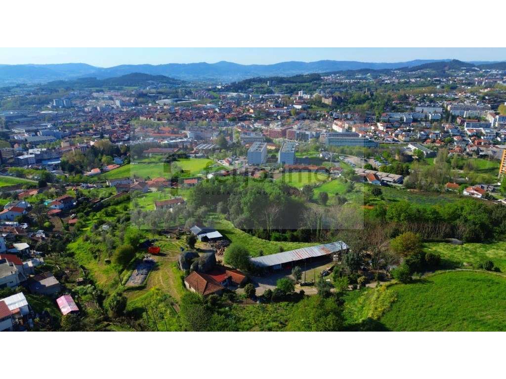 Moradia Geminada T3 com Vista Deslumbrante sobre Guimarães-58