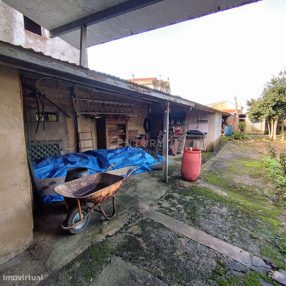 Moradia antiga + terreno envolvente - Centro da vila de Sangalhos - An-28