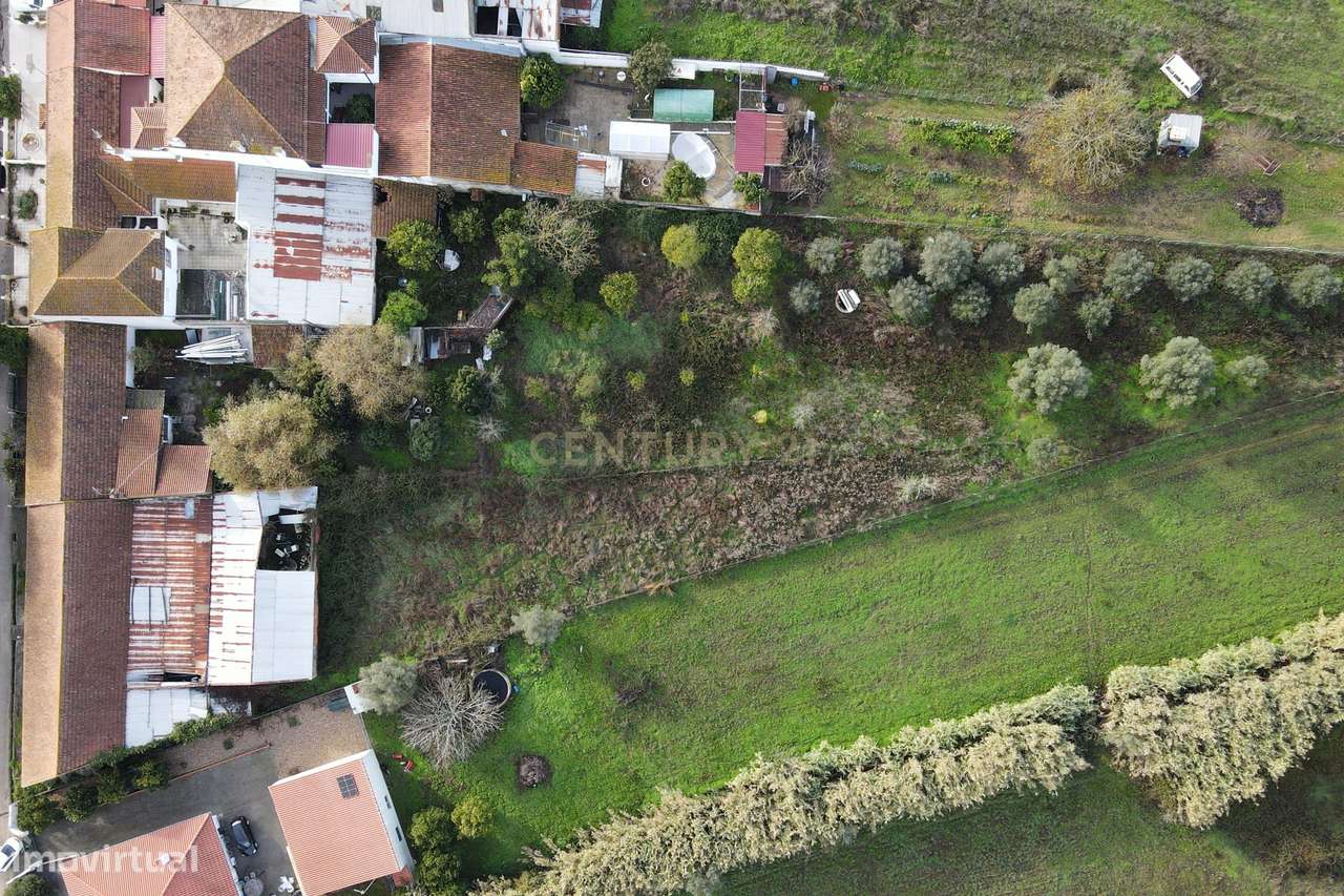Espaçoso Térreo com Garagem em Localização Privilegiada-12