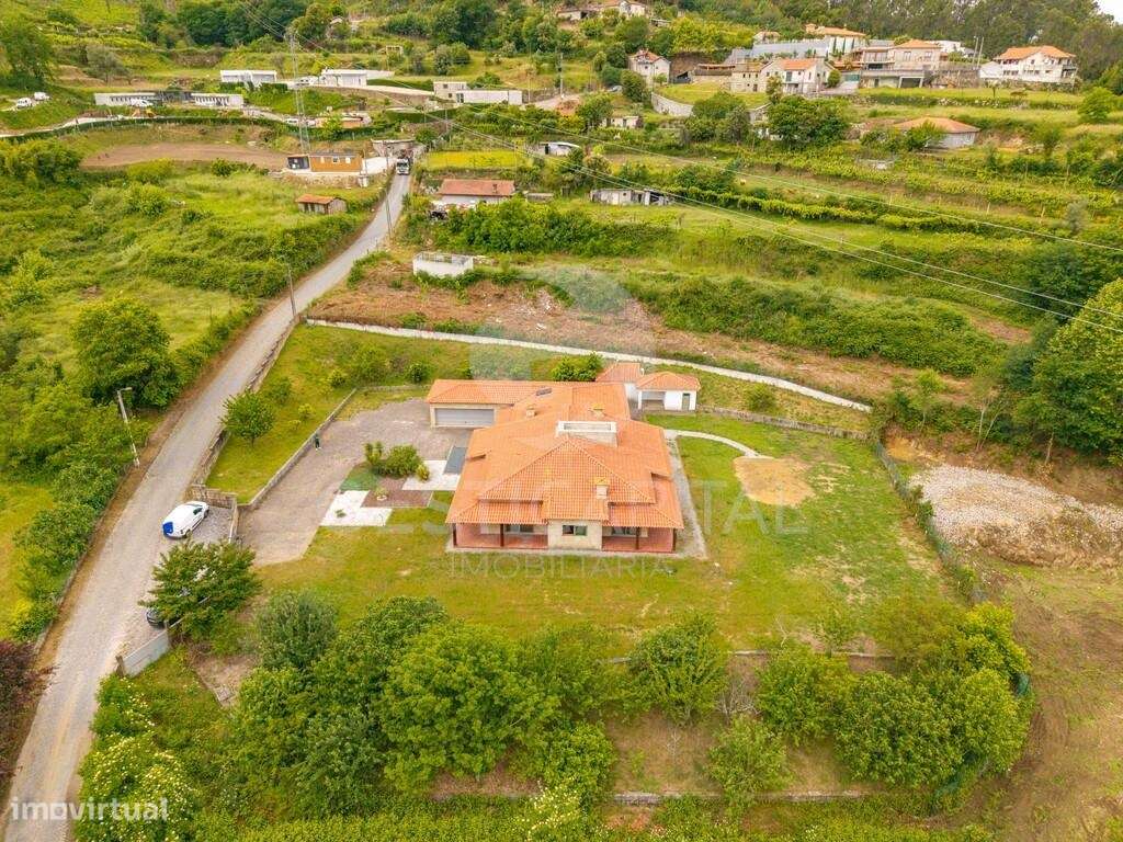 Moradia T4 Térrea de Luxo em Pedra com Terreno, Garagem e Levada Natur-42