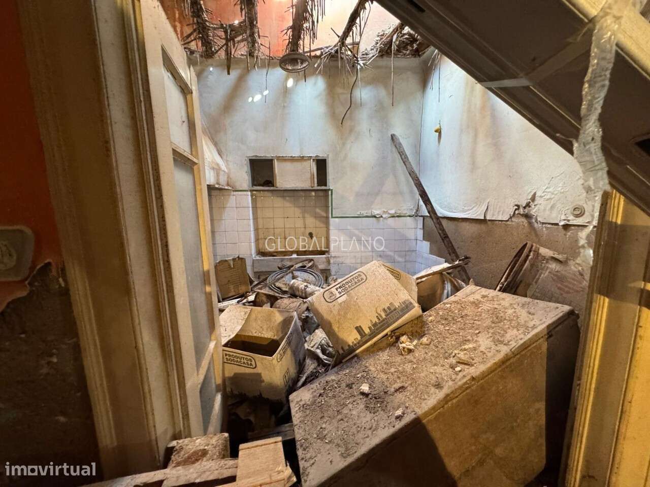 Imóvel Por Reconstruir Destinado a Habitação ou Comércio - Grande imagem: 5/7