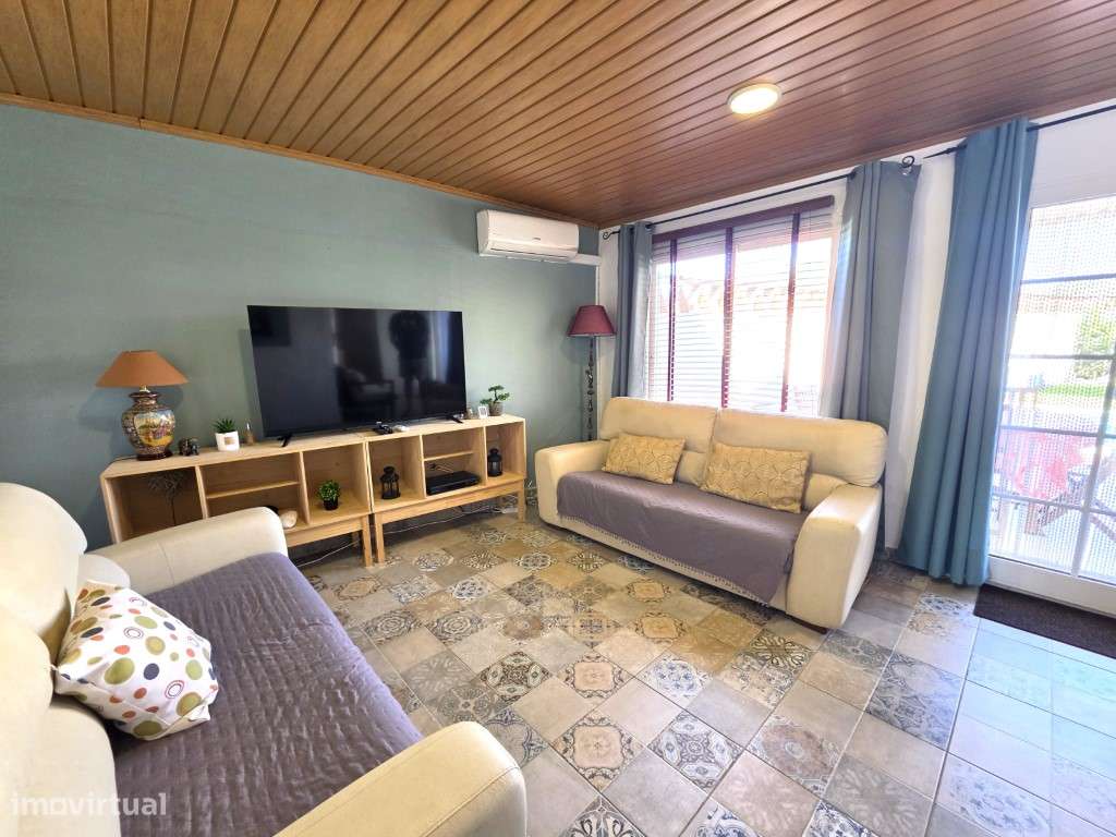 Moradia T2 com piscina, muito perto da Praia da Amieira-5