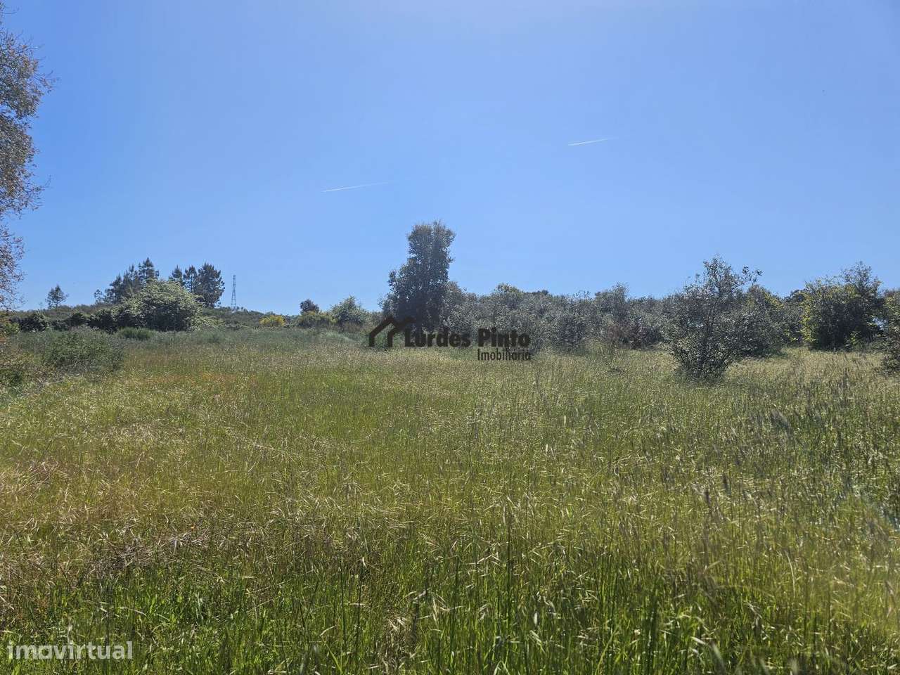 Quinta com construção em pedra perto do rio-9