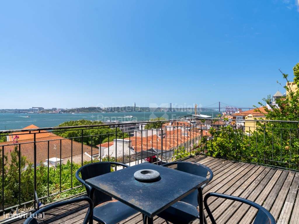 T3 Chiado vista rio Tejo com terraço e garagem-0