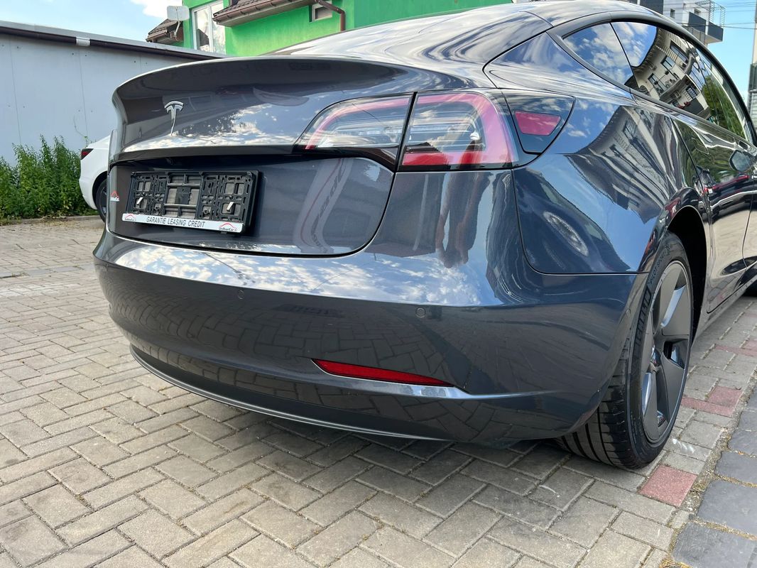 Tesla Model 3 Standard Reichweite Plus Hinterradantrieb - 28