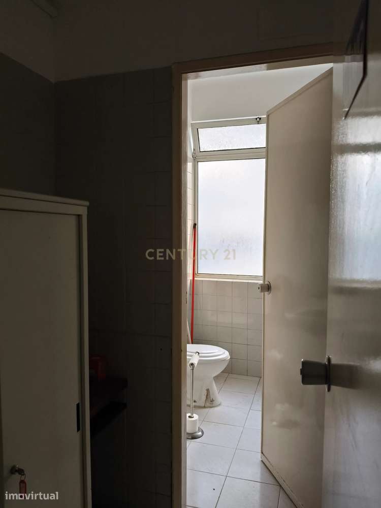 Apartamento com 75 m2 transformado actualmente em escritório - Grande imagem: 5/11