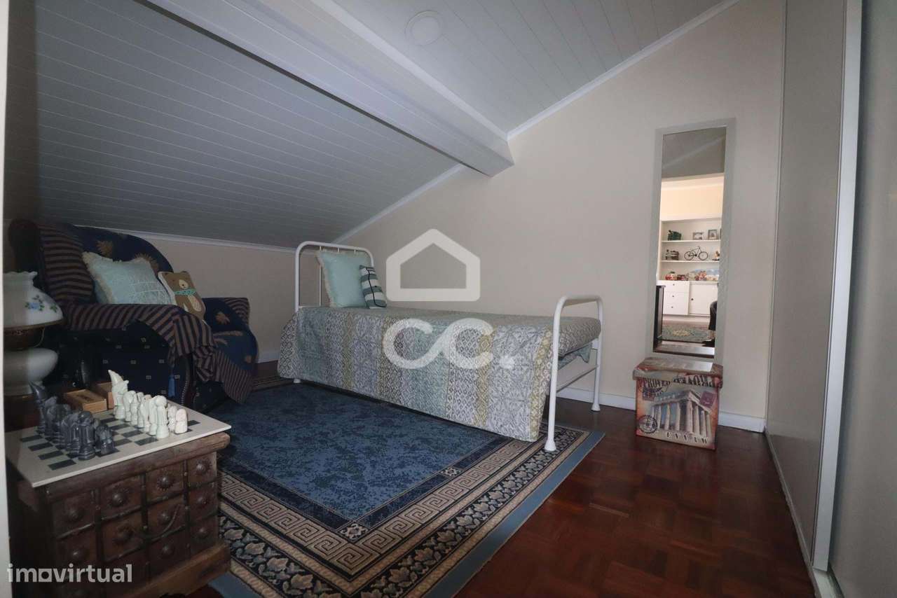 Moradia com 4 Quartos e Anexo T1  - São Vicente Ferreira - Ponta Delga-18