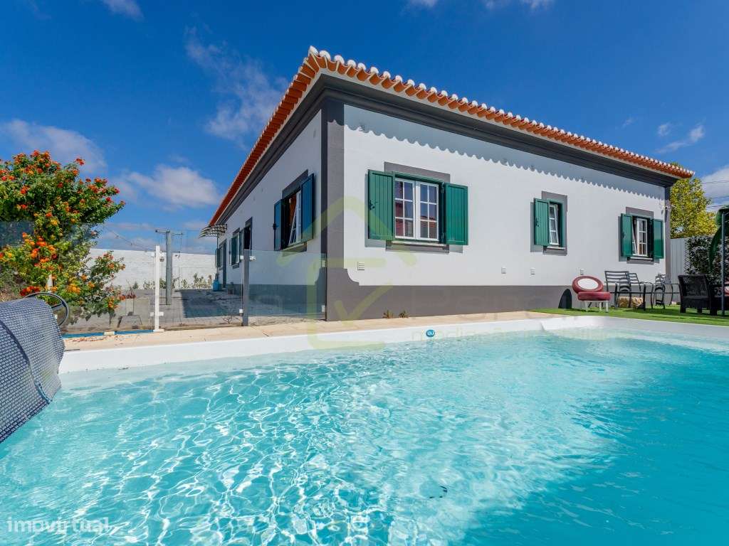 Quintinha com piscina inserida em terreno com 2950 m2-8