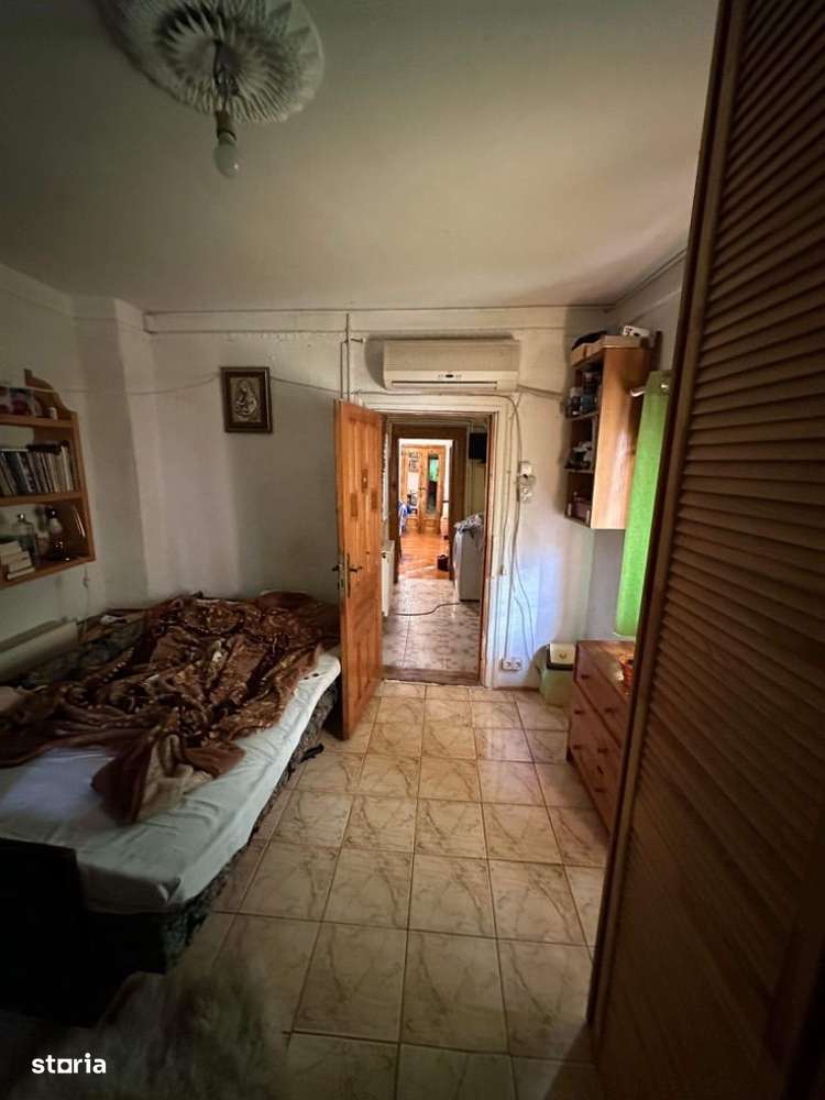 Casa de vanzare in zona Calea Calarasilor - Imagine principală: 3/12