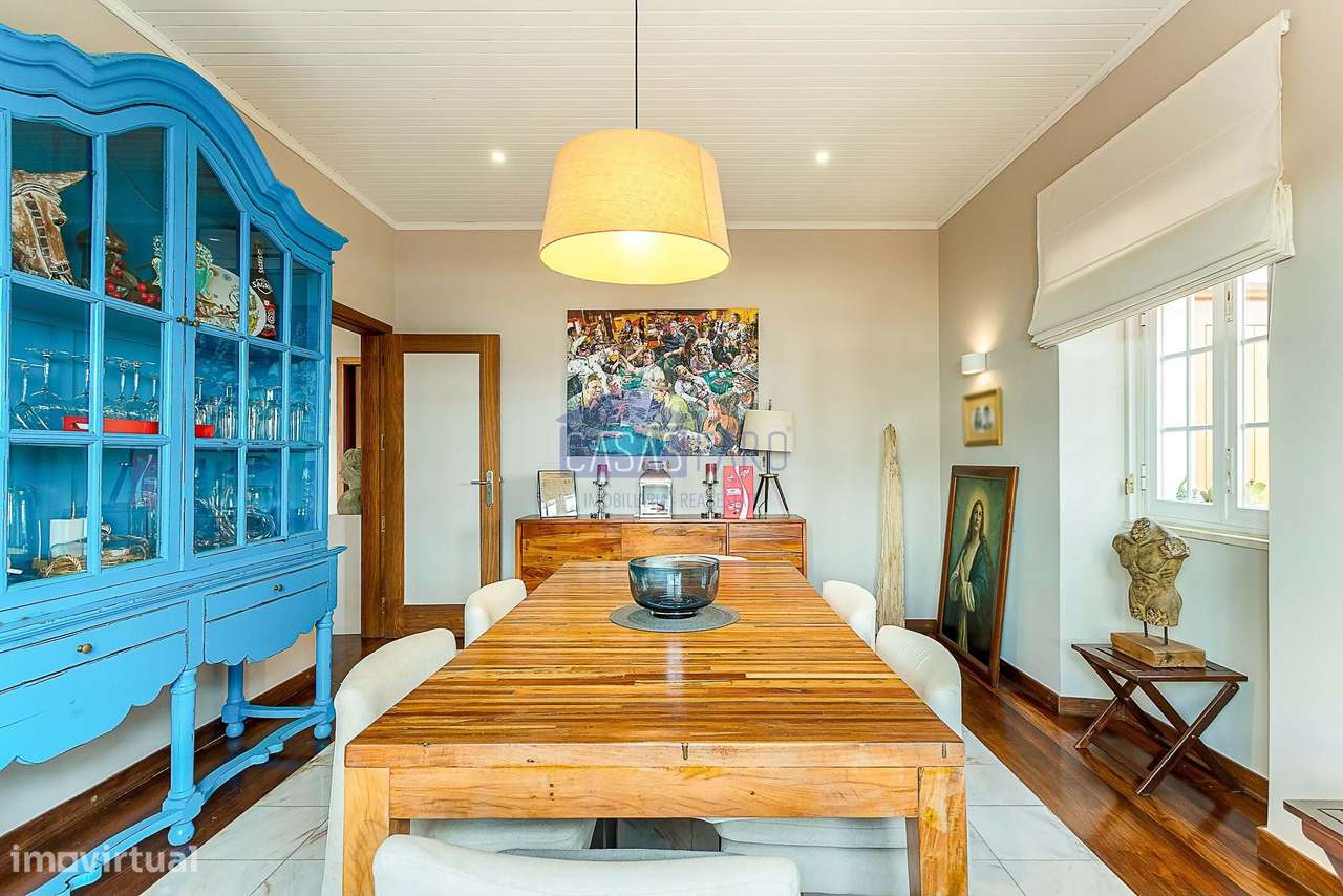 Imponente Moradia V3 de 3 pisos na zona da Avenida 5 de Outubro em Far-7