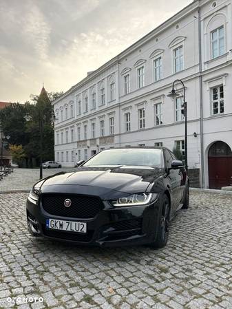 Jaguar XE 2.0 D R-Sport - 22