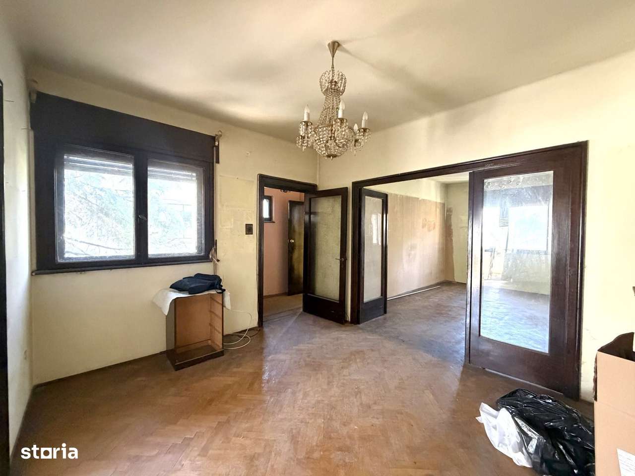 Apartament rar in vila interbelica pivna i mansarda acces separat