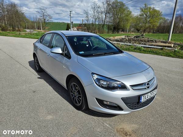 Opel Astra IV 1.4 T Active - 1