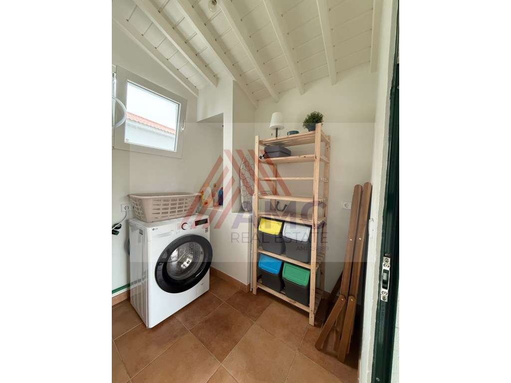 MORADIA COM 2 PISOS NO CORAÇÃO DA VILA MADALENA DO PICO-23