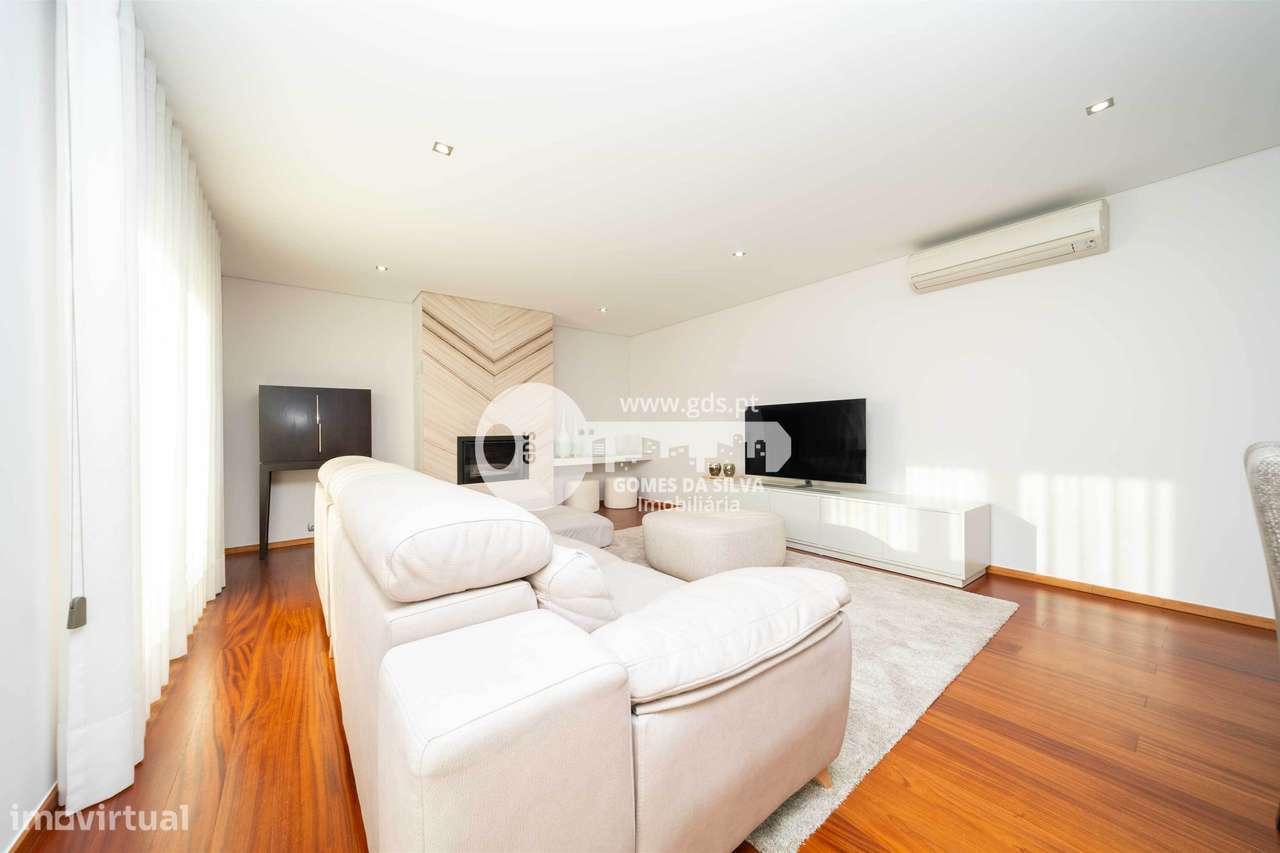 Exclusiva Moradia T4 Térrea com Piscina em Adaúfe, Braga - Grande imagem: 3/46