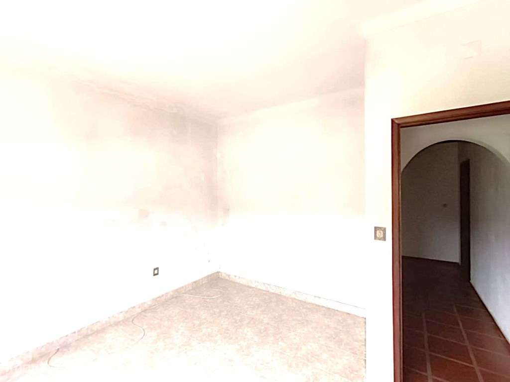 Fantástica moradia com 2 pisos, anexos e comercio-14