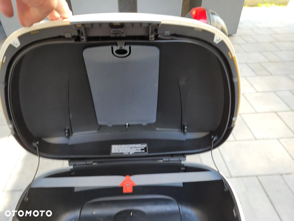 Kufer centralny, oparcie, płyta pod kufer Piaggio MP3 X10 - 17