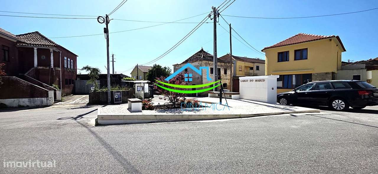 Moradia com garagem e quintal para recuperar-8