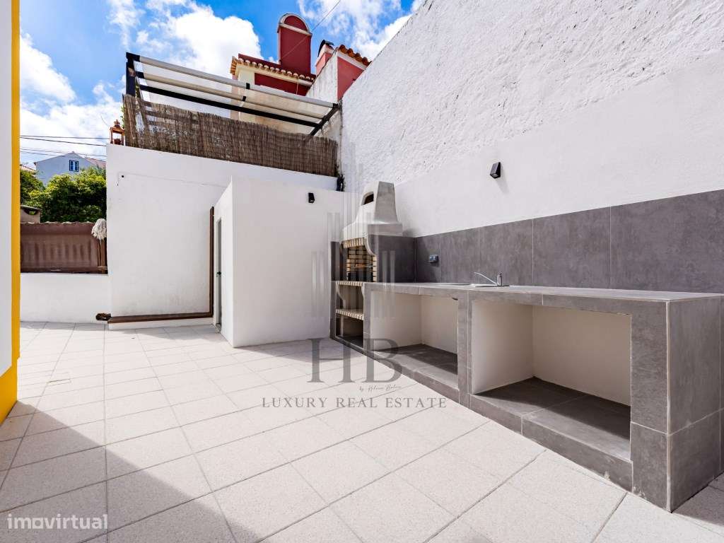 Andar de Moradia T2 + Anexo T1 Independente | Vista Mar e Serra | P...-41