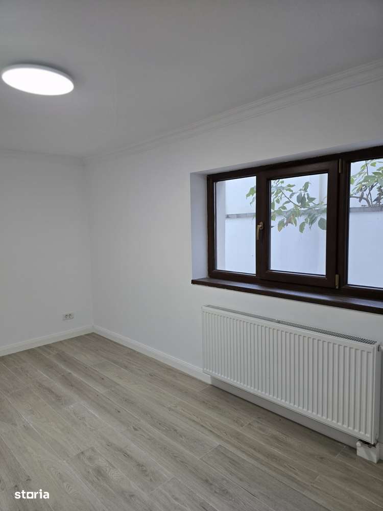 Apartament De Vânzare cu Două Camere + curte de 120 mp Damaroaia sec.1 - Imagine principală: 4/13