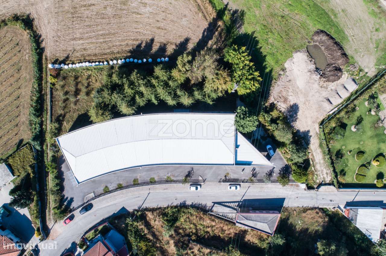 Armazém Industrial com 2.437m2 em Ronfe, Guimarães - Grande imagem: 2/26