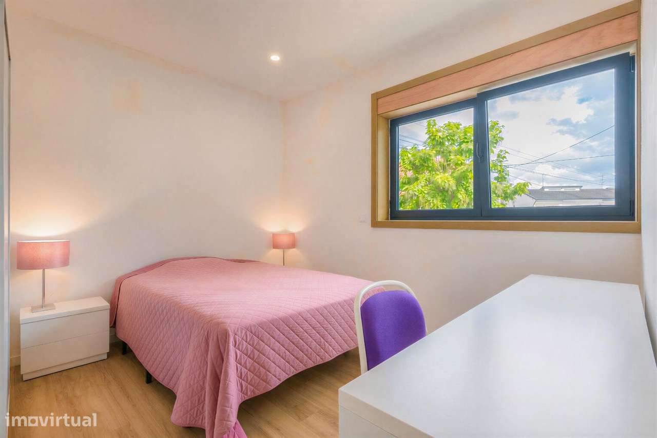 Moradia T2 renovada com Terraço, Jardim e Armazém - Centro de Baltar-6