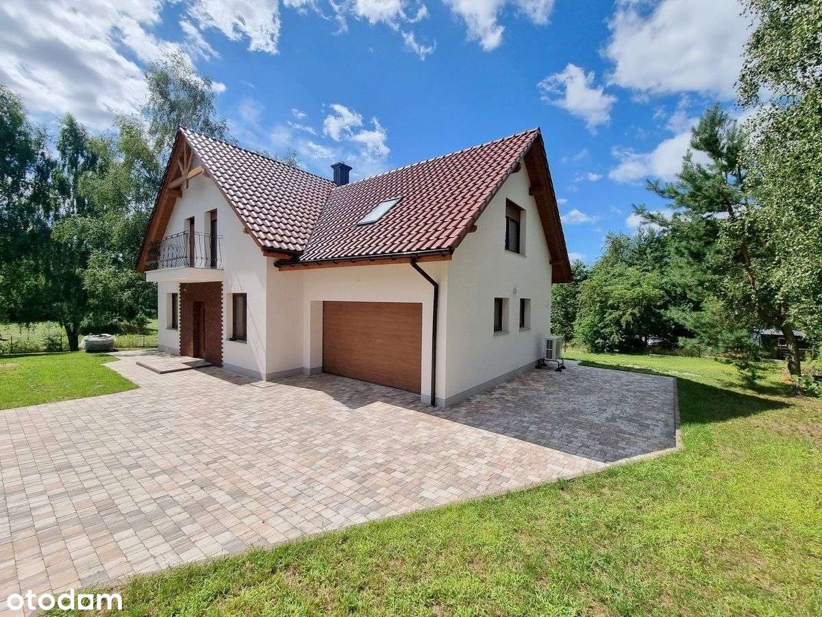 Dom w st. deweloperskim położony wśród zieleni