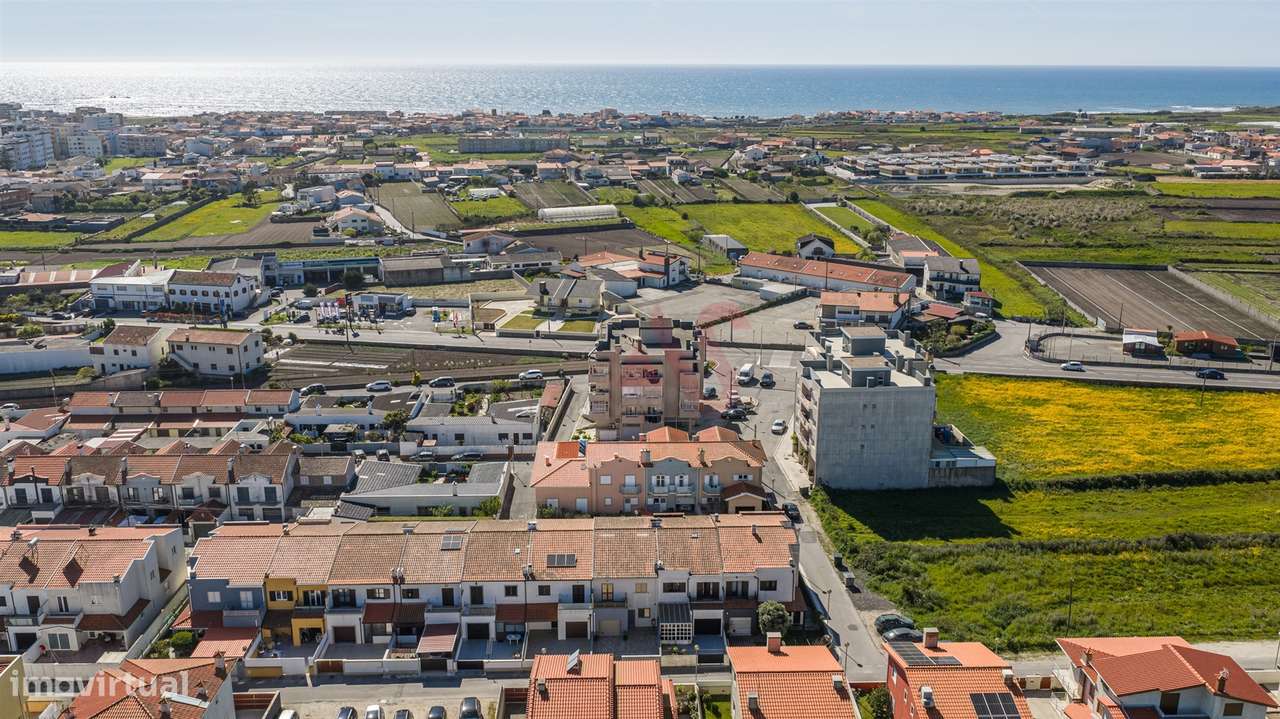 T1 em Aver-o-Mar a 10 min da praia | Último piso | Garagem | Potencial - Grande imagem: 4/21