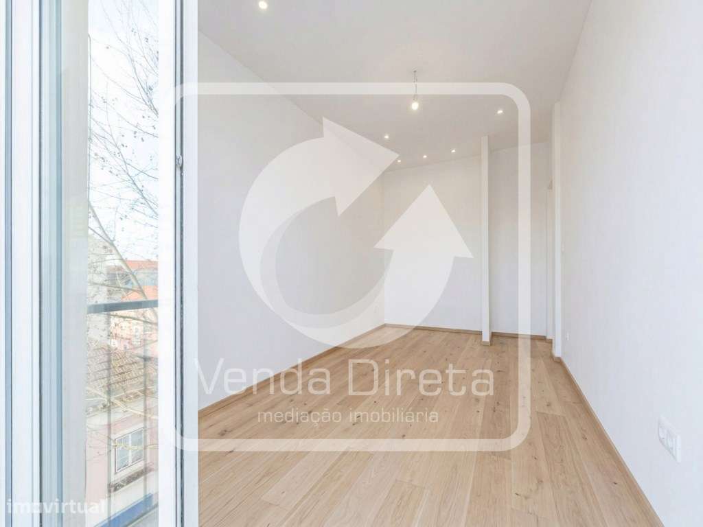 T2 Totalmente Remodelado com 3 Varandas | A 5 min do Cais Fluvial d...-20