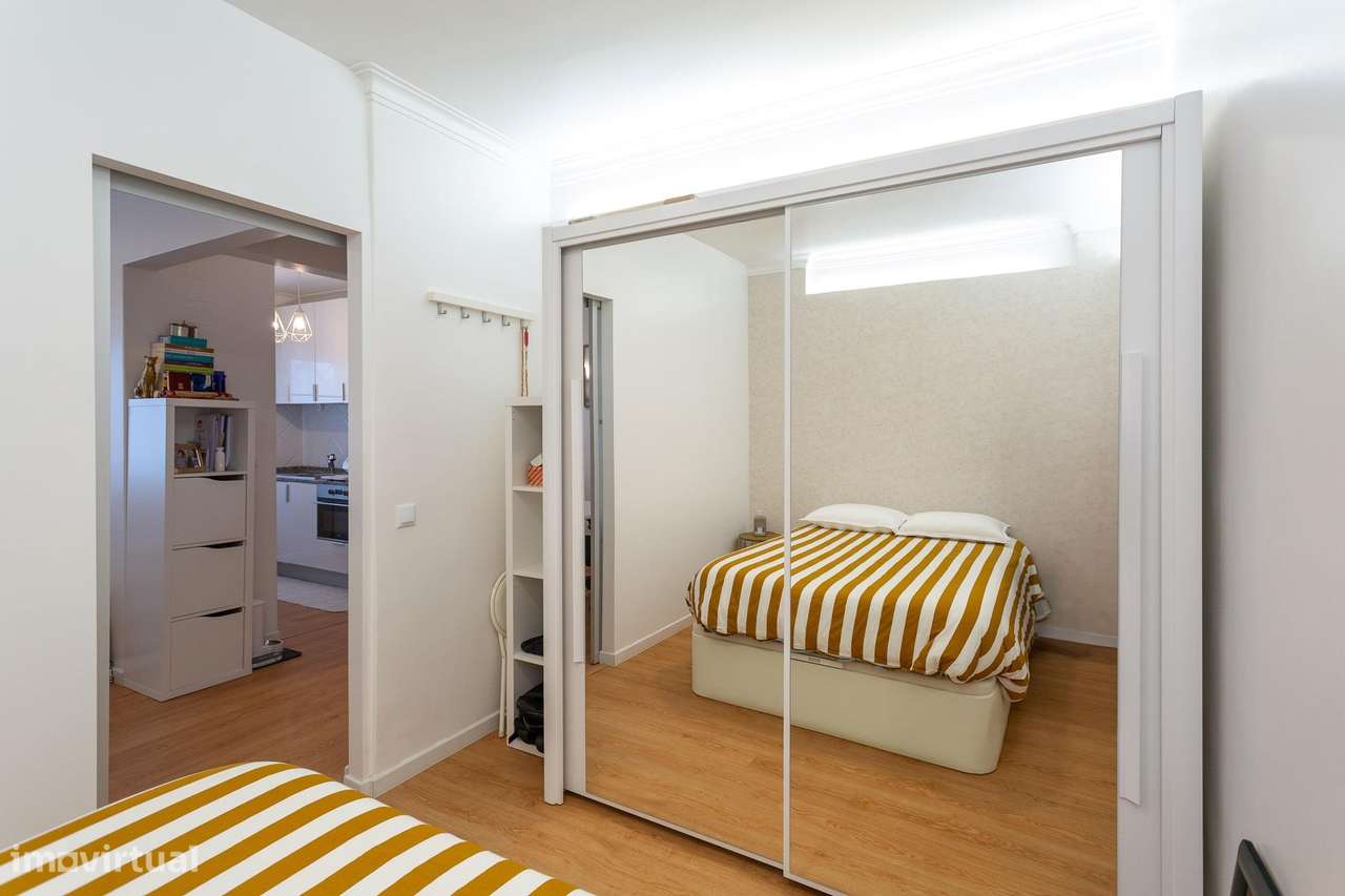 Apartamento T0 convertido em T1 no Alto do Forte-7