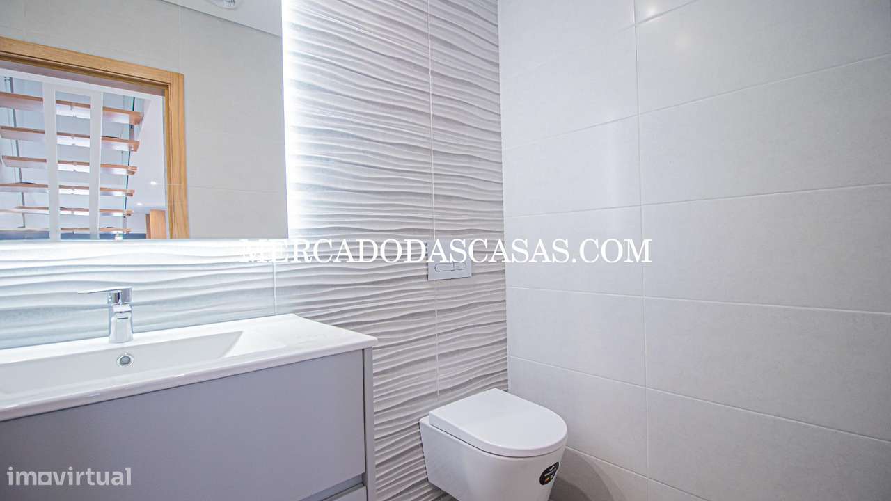 Moradia T3 em Lobão, muita luz e amplitude-14