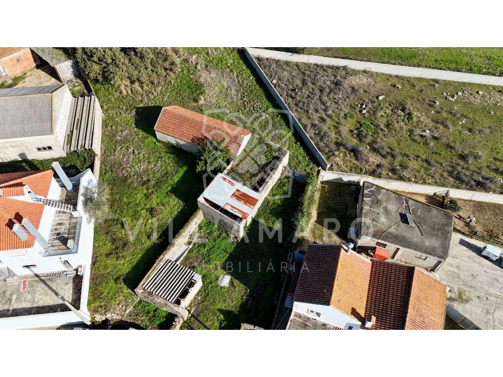 Casa térrea por recuperar com cerca de 168m2 e logradouro com 2500m2. - Grande imagem: 4/12