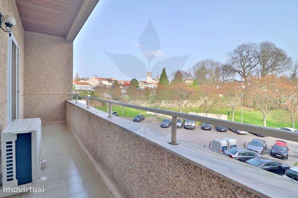 Venda apartamento T2 totalmente renovado em Maximinos-10