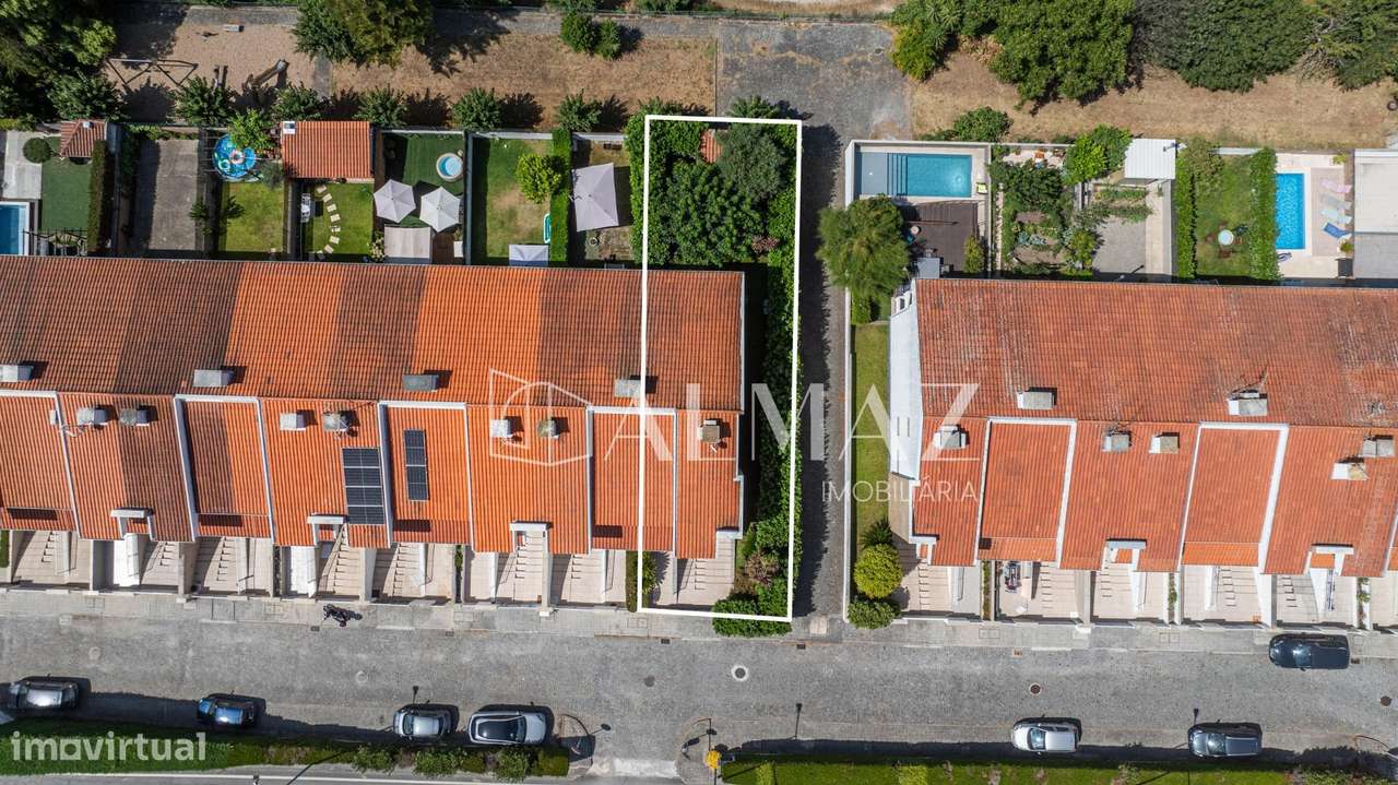 Moradia de Gaveto T3 com Jardim, Churrasqueira e Garagem para 3...-32