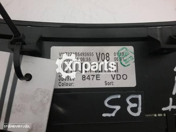 Painel de instrumentos VW PASSAT 1.9 TDI 11.00 - 05.05 Usado REF. VDO - 2