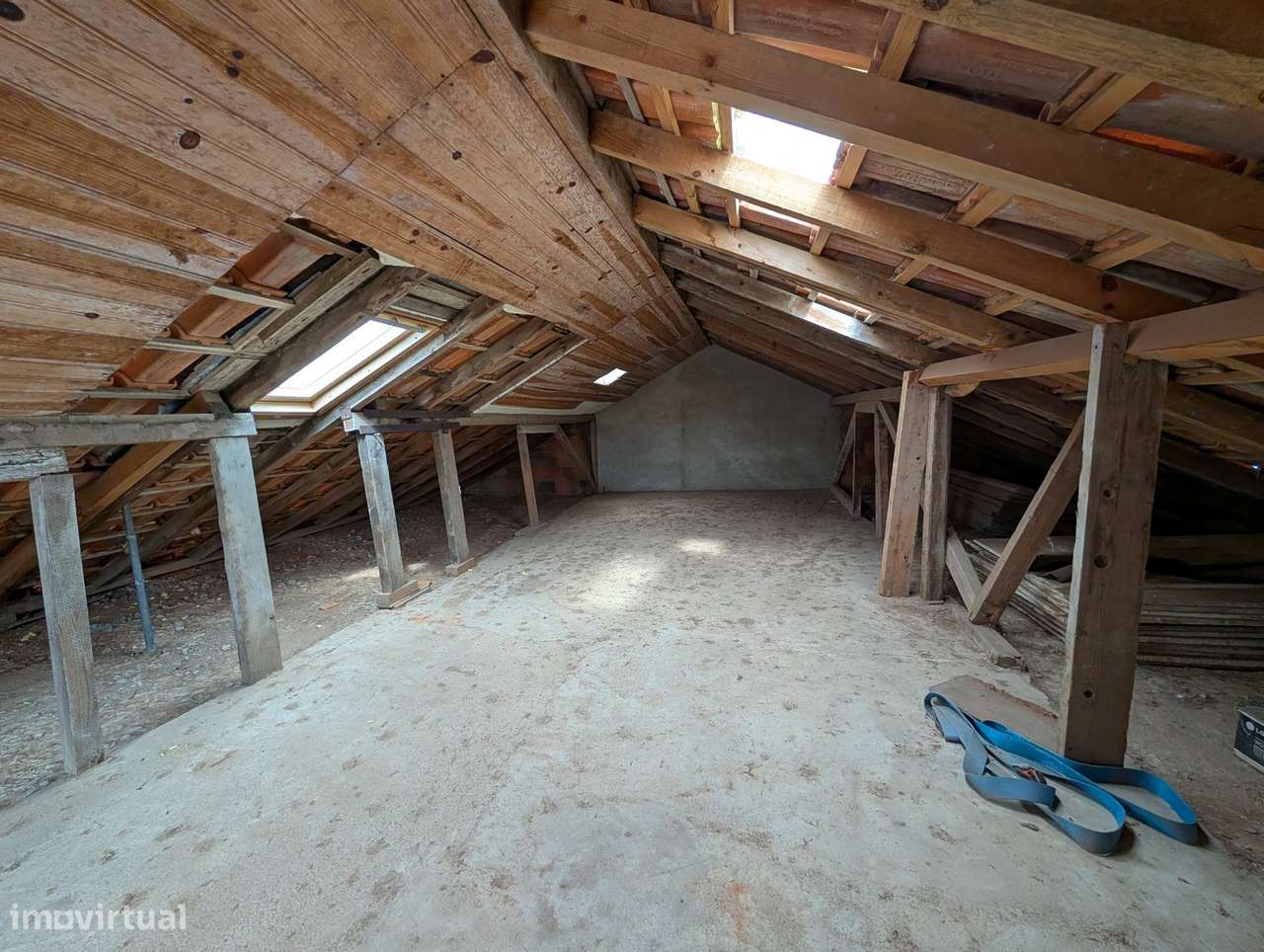 Excelente moradia centro Costa Caparica-32