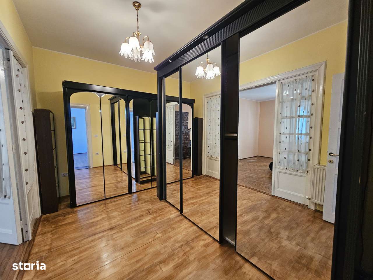 Casă în Roman , zona Liceului nr. 2 ( Vasile Sav) - Imagine principală: 4/14