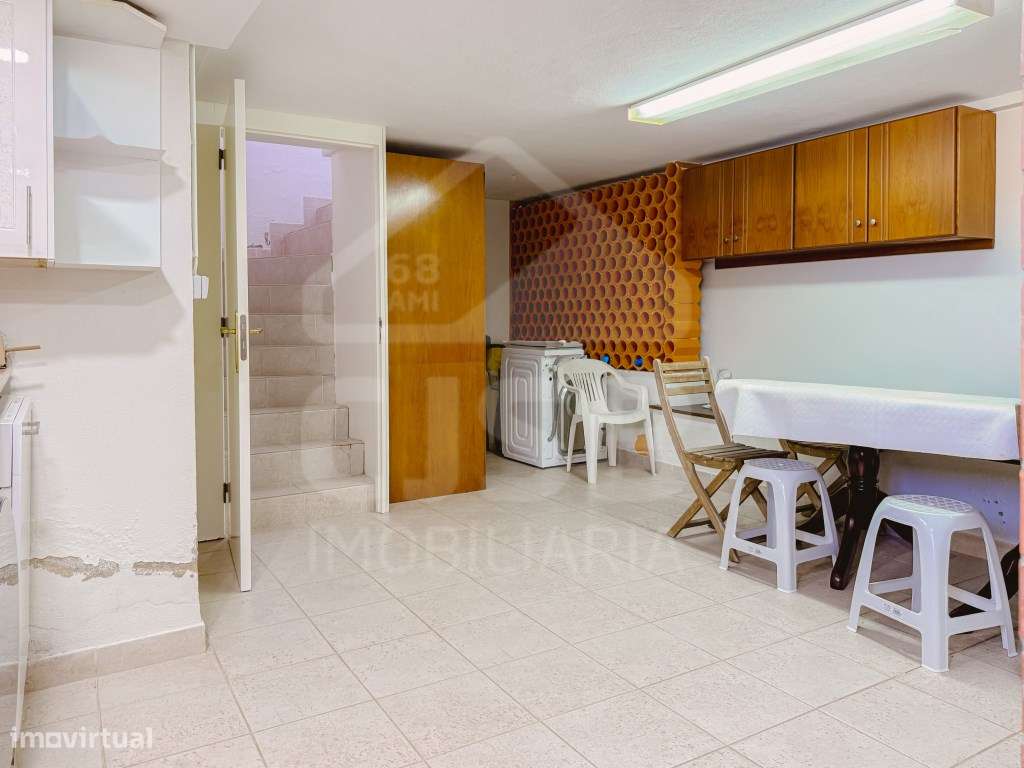 Moradia T4 com piscina na Barrosa - 4km de Benavente-9