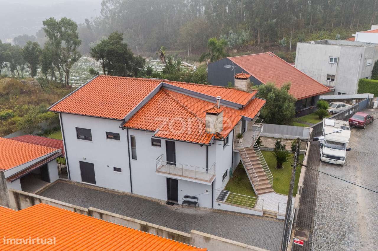 Moradia Individual com dois Andares Independentes, ambos T3 em Tadim. - Grande imagem: 2/50