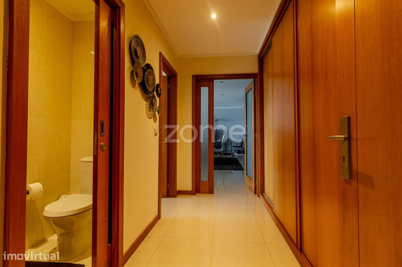 Moradia T3 | 3 Suítes e Piscina com Vista Rio-37