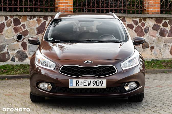 Kia Ceed 1.6 CRDi 128 Fifa World Cup Edition - 13