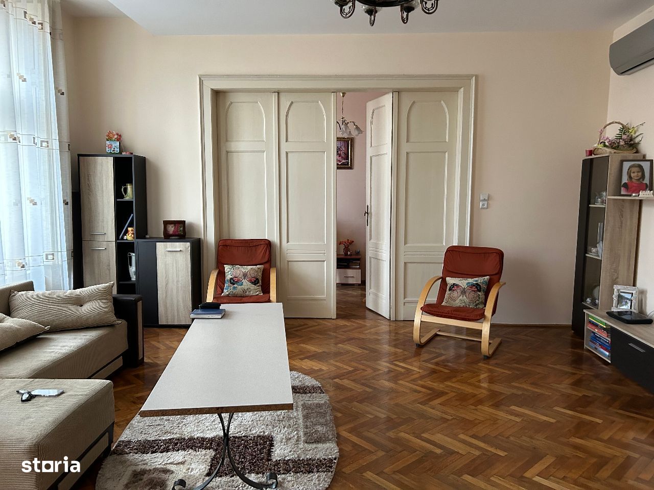 Vand apart.3 cam. central,zona Eminescu-Jelen,la casa.et.1,st.126 mp.